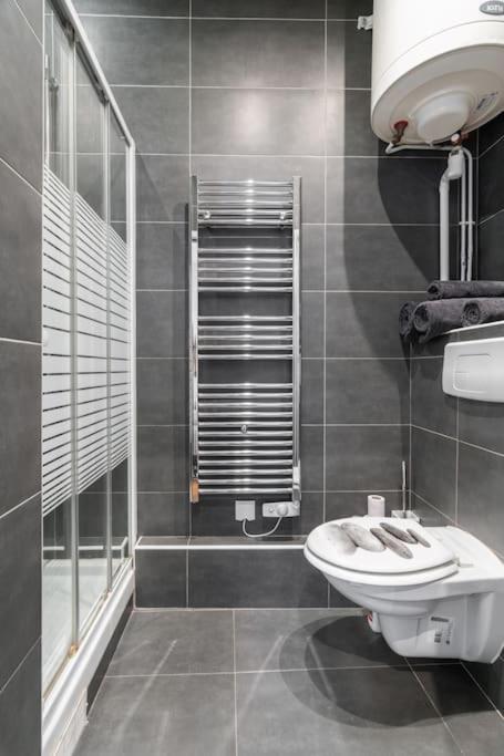 Apartment Studio Luxe Montaigne Paris