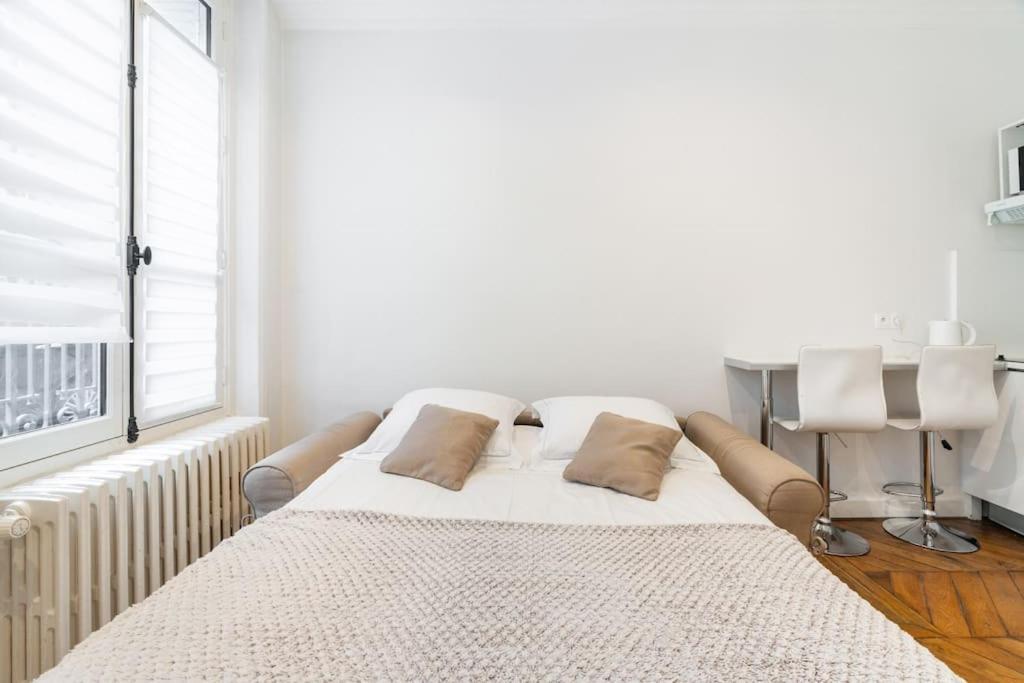 Studio Luxe Montaigne Apartment