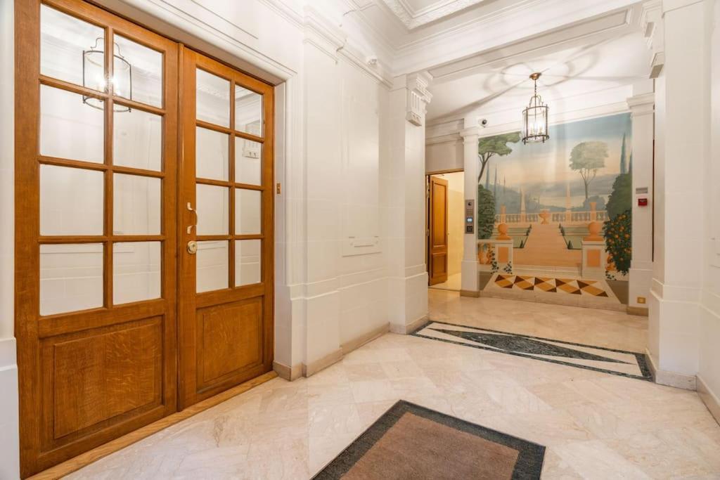 Studio Luxe Montaigne Apartment *
